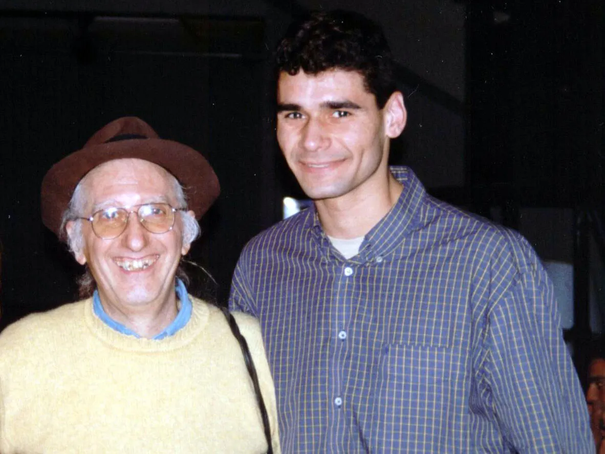 Juan Tamariz y Julio Sánchez en 1999, su primera foto juntos